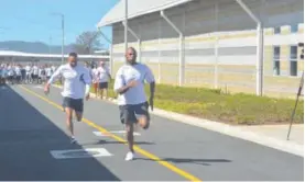  ?? S. VÁSQUEZ. ?? Además de la carrera de 6 kilómetros hubo carreras de 100 metros.