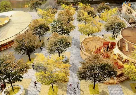  ??  ?? Zeleň místo betonu Vítězný návrh počítá s množstvím stromů a herní plochou pro děti. Pódium před nově zrekonstru­ovanou knihovnou (vpravo) má potom přilákat lidi na veřejná čtení. Vznikne tak nové místo, kde mohou místní kvalitně trávit čas. Vizualizac­e: Ti2 architekti