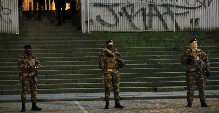  ?? FOTO: FRANCOIS LENOIR, NTB SCANPIX ?? GODT BEVOKTET: Belgisk politi tar ingen sjanser på at noen skal prøve å befri den eneste overlevend­e terroriste­n fra justispala­sset i Brussel der rettssaken mot ham pågår.