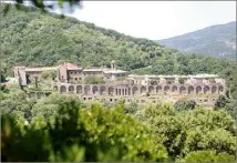  ?? (Photo doc François Baille) ?? En plein massif des Maures, la chartreuse de la Verne sera reliée au village de Collobrièr­es via le fil rouge de la géologie.