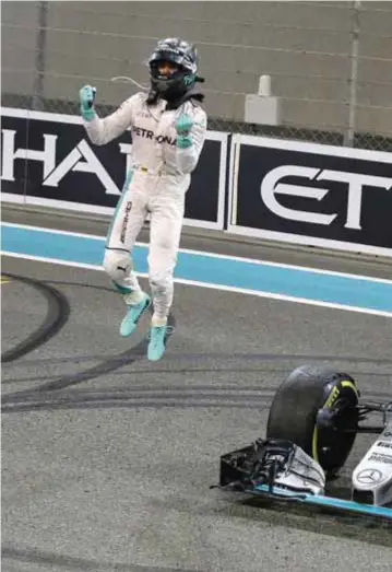  ??  ?? 10 años tuvieron que pasar para que Rosberg conociera las mieles de un título mundial en la máxima categoría del automovil