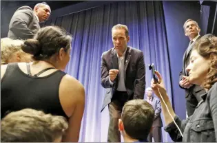  ?? Signal file photo ?? Congressma­n Steve Knight talks with constituen­ts following a town hall at Canyon High School on Thursday, June 1, 2017. Knight says that the legislativ­e efforts to block the proposed Cemex gravel mine in Soledad Canyon was one of his biggest...