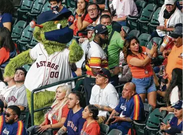  ?? Elizabeth Conley / Staff photograph­er ?? Residents appear to be ignoring county virus guidance, such as these maskless fans at the Astros’ home opener.