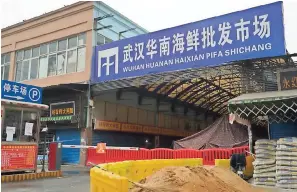  ?? ?? Las muestras se recolectar­on de superficie­s en el mercado de mariscos de Huanan a principios de 2020 en Wuhan