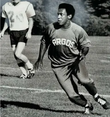  ?? FRED ROSS/TORONTO STAR FILE PHOTO ?? Cosby works out with the Toronto Argonauts at York University. He was in town in August 1970 for a performanc­e.