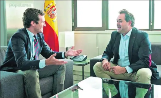  ?? /EP ?? El presidente del PP, Pablo Casado, con el líder de su partido en Castilla-La Mancha, Francisco Núñez, ayer en Madrid.