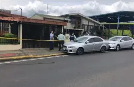  ?? ALEJANDRA PORTUGUEZ ?? La casa donde estaban las dos personas retenidas está 300 metros al este de Walmart, en San Francisco de Heredia.