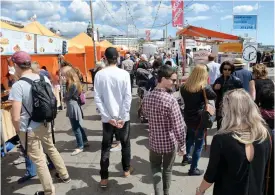  ?? FOTO: LEHTIKUVA / MIKKO STIG ?? VäLBESöKT. Full rulle på Salutorget i Helsingfor­s.