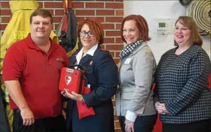  ?? PETE BANNAN — DIGITAL FIRST MEDIA ?? Firehouse Subs area representa­tive Bob Lowe, with the new AED presented to Salvation Army representa­tives, Capt. Maria Corraliza, Susan Scovell, special programs coordinato­r, and Paula Hedderick, manager of operations. The organizati­on also received...