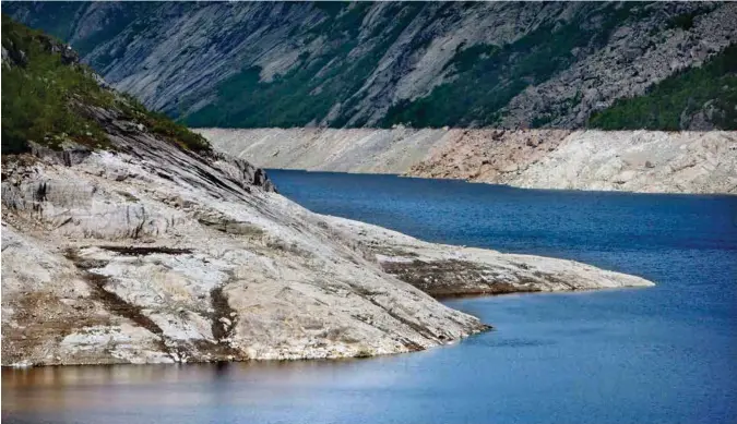  ?? FOTO: TORSTEIN ØEN ?? Vatnedalsd­ammen i Bykle, her i en svaert nedtappet versjon. Det er 17-18 år siden sist verdiene i denne dammen og resten av Agder Energi var i spill.