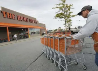  ?? ELISE AMENDOLA/THE ASSOCIATED PRESS FILE PHOTO ?? Home Depot confirmed a breach of credit card data at its stores on Sept. 8 after signs of a hack arose on Sept. 2.