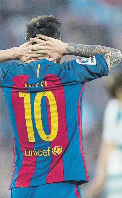  ?? FOTO: PERE PUNTÍ ?? Tranquilid­ad con Messi Su futuro está ligado al del Barça. Pronto se anunciará