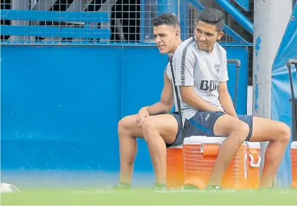  ?? PRENSA BOCA ?? Compinches. Pavón y Bebelo Reynoso. El delantero, mañana juega. El enganche descansará.