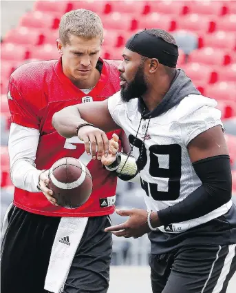  ?? TONY CALDWELL/POSTMEDIA ?? Ottawa quarterbac­k Trevor Harris hands off the ball to William Powell during practice at TD Place on Wednesday. The 7-5 Redblacks face Edmonton, also 7-5, Saturday afternoon.