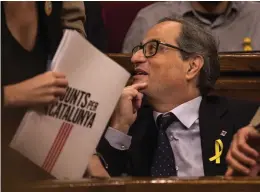  ?? FOTO: TT-AP/EMILIO MORENATTI ?? Så sent som i lördags misslyckad­es det katalanska parlamente­t att välja ny regionpres­ident men mycket pekar nu på att det blir Quim Torra som tar över efter Carles Puigdemont.
■