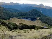  ?? LLOYD ESLER ?? The Green Lake Landslide is the result of a section of the Hunter Mountains slumping into the Grebe River Valley.