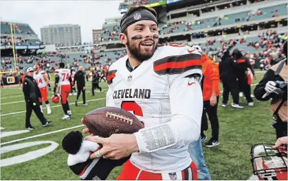  ?? FRANK VICTORES THE ASSOCIATED PRESS ?? Cleveland Browns quarterbac­k Baker Mayfield leaves the field after upending the Bengals in Cincinnati on Sunday.