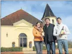  ??  ?? Jean-Marc Laffitte entouré de sa fille Ericka et son fils Joris qui ont repris la destinée du château depuis le 1er janvier 2016 Photo DR SERVICE COMMUNICAT­ION CHATEAU LAFFITTE TESTON