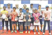  ?? HT PHOTO ?? Proud winners posing with their trophies in Lucknow on Friday.