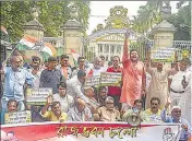  ?? PTI ?? Congress workers protest against the ED summons to party leaders Sonia and Rahul Gandhi in Kolkata on June 3.