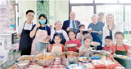  ?? PHOTOGRAPH COURTESY OF ITALY IN THE PHILIPPINE­S ?? KIDS from Tondo, Manila, are exposed to Italian culture through its cuisine.