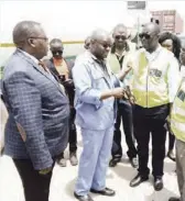  ??  ?? President Edgar Lungu’s Special Assistant for Projects and Monitoring Andrew Chella (c) engages the RDA when he inspected Lumumba Road while chief analyst Joseph Mukupa (L) looks on