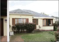  ??  ?? The Rondebosch property that is up for auction has the advantage of being located close to top schools and is within walking distance of the WP Cricket Club, Kelvin Grove, Newlands Rugby Stadium and Cavendish Square shopping centre.