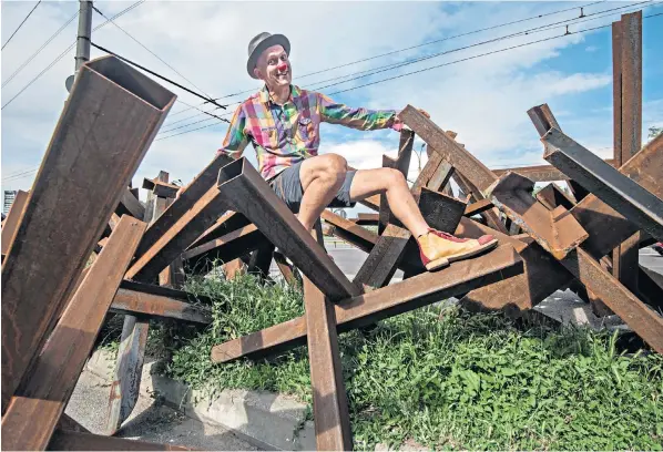  ?? ?? Jan Yomasz Rogala, a profession­al hospital clown from Poland, is helping to evacuate civilians trapped near front lines