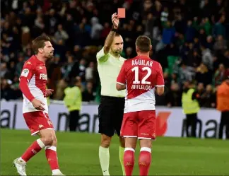  ?? (Photo PQR/Le Progrès) ?? Après Metz, Aguilar a récolté son deuxième carton rouge de la saison.