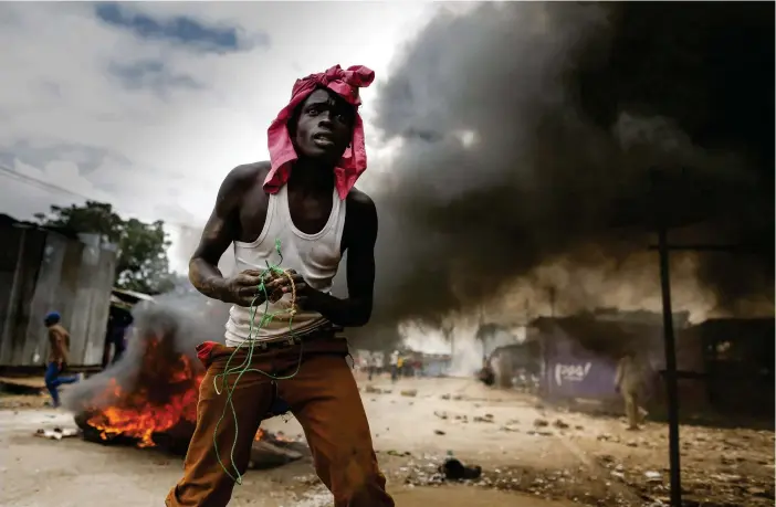  ?? FOTO: EPA/DAI KUROKAWA ?? KRAVALLER. Opposition­sledaren Raila Odingas anhängare drabbade samman med polis i Nairobis slumområde­n, där en stor del av Odingas folkstam bor.