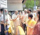  ?? VIJAY BATE/HT ?? Mayor Kishori Pednekar visits Nesco jumbo facility to take stock of the situation, at Goregaon on Thursday.