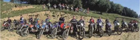  ?? FOTO: RRT-SCHEER ?? Die jungen Motocross-Fahrer auf der Strecke in Göggingen.