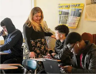  ?? Tyler Sizemore / Hearst Connecticu­t Media ?? Elaina Rampolla teaches the state-mandated Black and Latino Studies class at Stamford High School last week. Stamford High is teaching a state-required class on Black and Latino studies, but not all districts in the state can due to low enrollment.