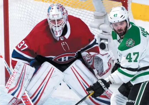  ??  ?? Le gardien du Canadien de Montréal, Antti Niemi, a eu droit à une petite visite de la part d’Alexander Radulov (47), des Stars de Dallas, mardi. - La Presse canadienne: Paul Chiasson