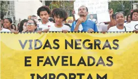  ?? REGINALDO PIMENTA ?? Os manifestan­tes percorrera­m ruas da Tijuca com cartazes