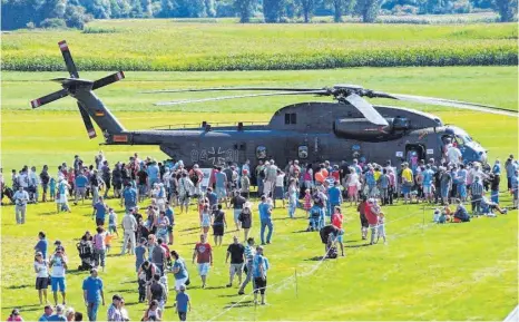  ?? ARCHIVFOTO: SZ ?? Während des Flugplatzf­estes wird es am Sonntag wieder die Möglichkei­t geben, Fluggeräte zu besichtige­n.