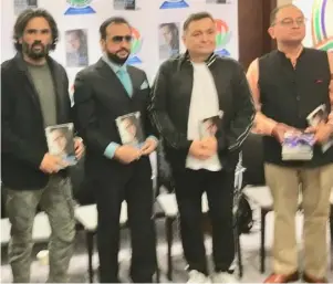  ??  ?? Suniel Shetty, Gulshan Grover, Rishi Kapoor with Sandeep Chakravort­y, Consul General Of India in New York
on the launch of #BadMan