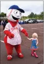  ?? JESI YOST - FOR MEDIANEWS GROUP ?? Reading Fightin Phils Mascot Screwball spends time with with Lydia Skirk, 3.