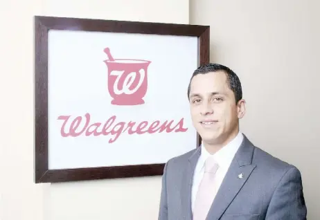  ??  ?? Jaime Sánchez, gerente de distrito de Walgreens dijo que además de colaborar con Susan G. Komen, la empresa se involucra con otras entidades relacionad­as a la salud como parte de su estrategia de mercadeo con la comunidad.