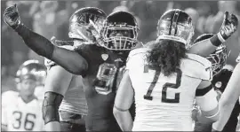  ?? Luis Sinco
Los Angeles Times ?? DEFENSIVE LINEMAN Ellis McCarthy, center, who has struggled with his weight during UCLA career, is down to 330 pounds and says he feels quicker.