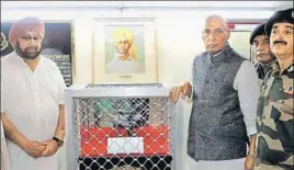  ??  ?? CM Capt Amarinder Singh and Union home minister Rajnath Singh pose next to Bhagat Singh’s pistol kept at a museum at the memorial at Hussainiwa­la in Ferozepur on Tuesday. HT PHOTO