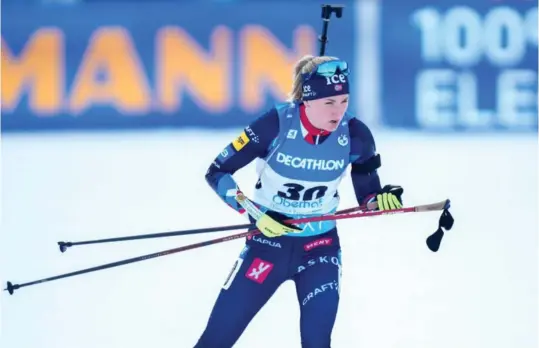  ?? FOTO: JAVAD PARSA / NTB ?? Marte Olsbu Røiseland kjempet om tredjeplas­sen under 7,5 km sprint for kvinner i VM i skiskyting men endte opp med fjerdeplas­sen.