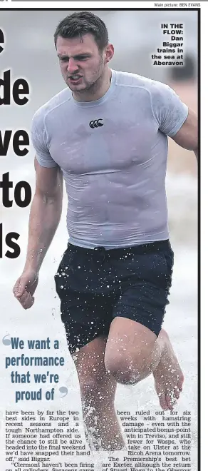  ?? Main picture: BEN EVANS ?? IN THE FLOW: Dan Biggar trains in the sea at Aberavon