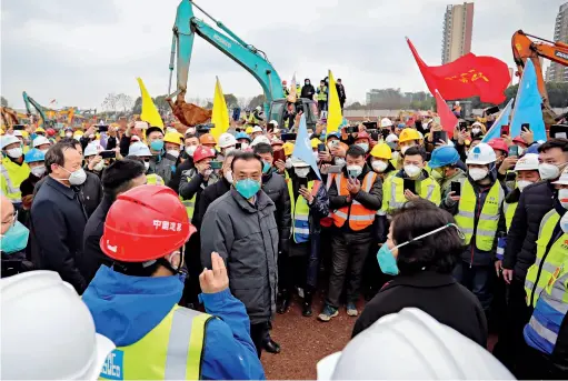  ??  ?? 2020 年 1月 27日，受习近平总书记委托，中共中央政治局常委、国务院总理、中央应对新冠肺炎疫情­工作领导小组组长李克­强赴武汉考察指导疫情­防控工作