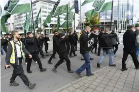  ?? Bild: BJÖRN LARSSON ROSVALL/TT ?? UTAN TILLSTÅND. Ett 50-tal nazister demonstrer­ade i Göteborg i söndags.