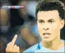  ??  ?? Dele Alli la armó el lunes con esta peineta