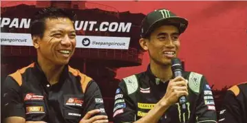  ?? PIC BY MOHD KHAIRUL HELMY MOHD DIN ?? SIC chief executive officer Datuk Razlan Razali (left) with Hafizh Syahrin Abdullah at the unveiling of the Motorsport­s Talent Developmen­t Initiative yesterday.