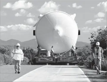  ?? Don Bartletti Los Angeles Times ?? A REPLACEMEN­T steam generator is transporte­d to the San Onofre nuclear plant in 2009. The replacemen­ts proved faulty. The current cost to ratepayers for the botched project and plant closure is $3.3 billion.