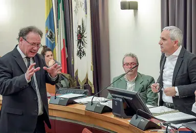  ?? (Pretto) ?? In consiglio comunale Il sindaco Alessandro Andreatta con il presidente del consiglio Salvatore Panetta