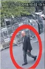  ??  ?? Estambul. Una imagen muestra al periodista llegando al Consulado.